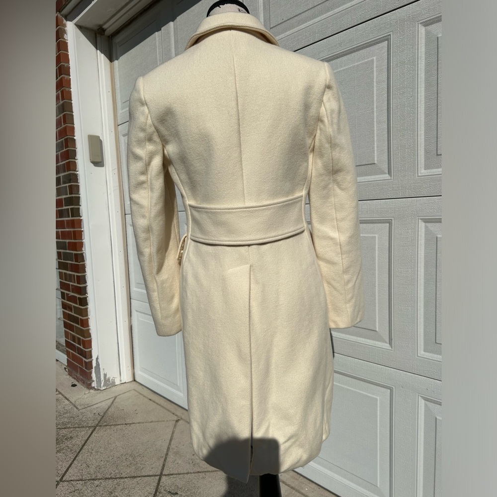 Banana Republic Cream Trench Coat - Picture 4 of 9